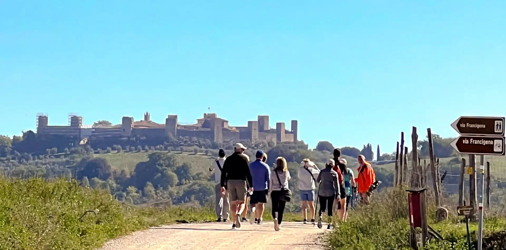 Travelers walking through the Tuscan hillside