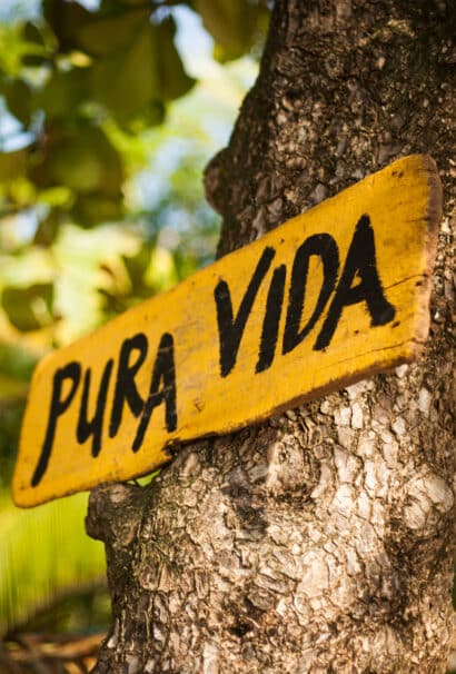 A sign that says "Pura Vida".