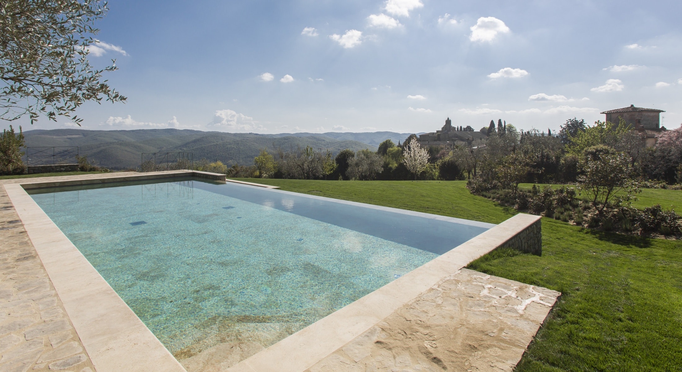 Villa Le Barone pool in Italy