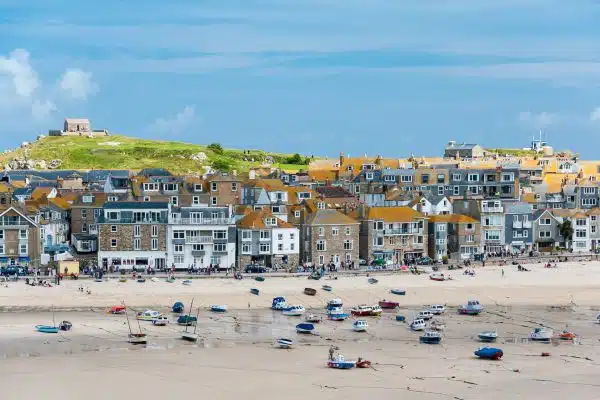 Explore the scenic coast of St. Ives, Cornwall, on foot and at eye level 