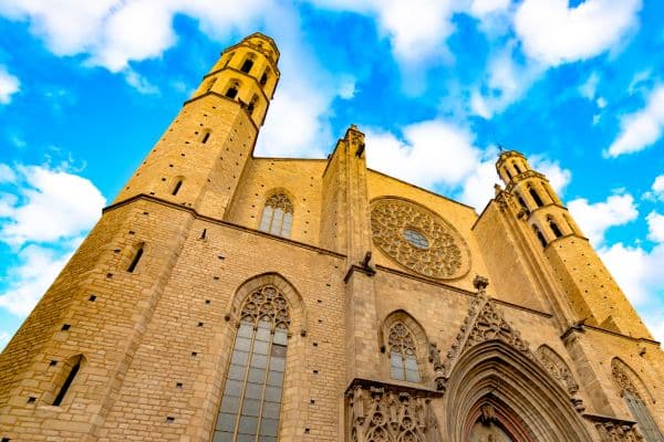 Marvel at the beautiful Basilica de Santa Maria del Mar in Barcelona