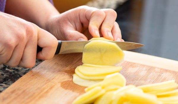 Slicing potatoes