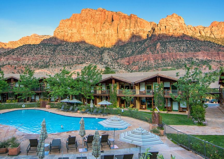 USA Utah Bryce Canyon national park hotel lodge swimming pool